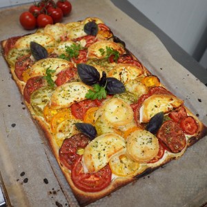 Tarte fine tomate chèvre
